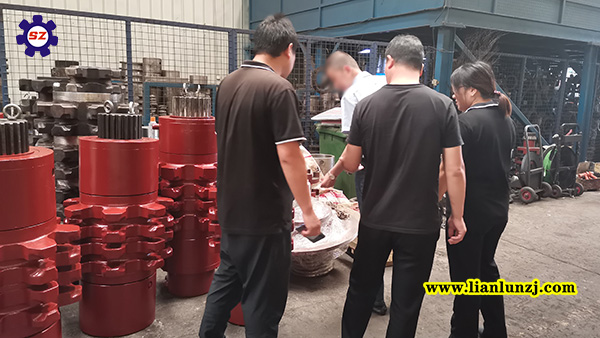 貴陽彭總開展刮板機(jī)配件業(yè)務(wù)，來我廠考察參觀！