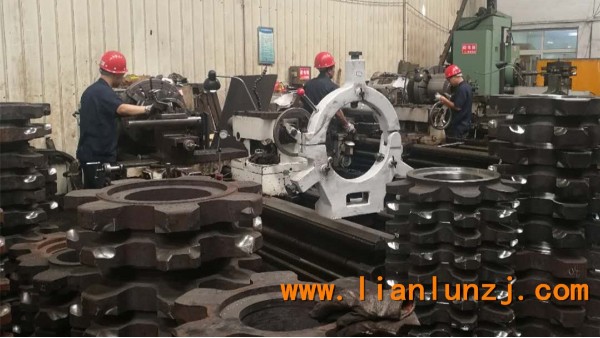 轉(zhuǎn)載機(jī)配件加工完成，客戶到廠提貨