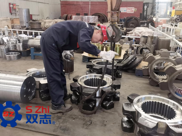 致敬每一位一線工人，堅守崗位，兢兢業(yè)業(yè)。_河南雙志